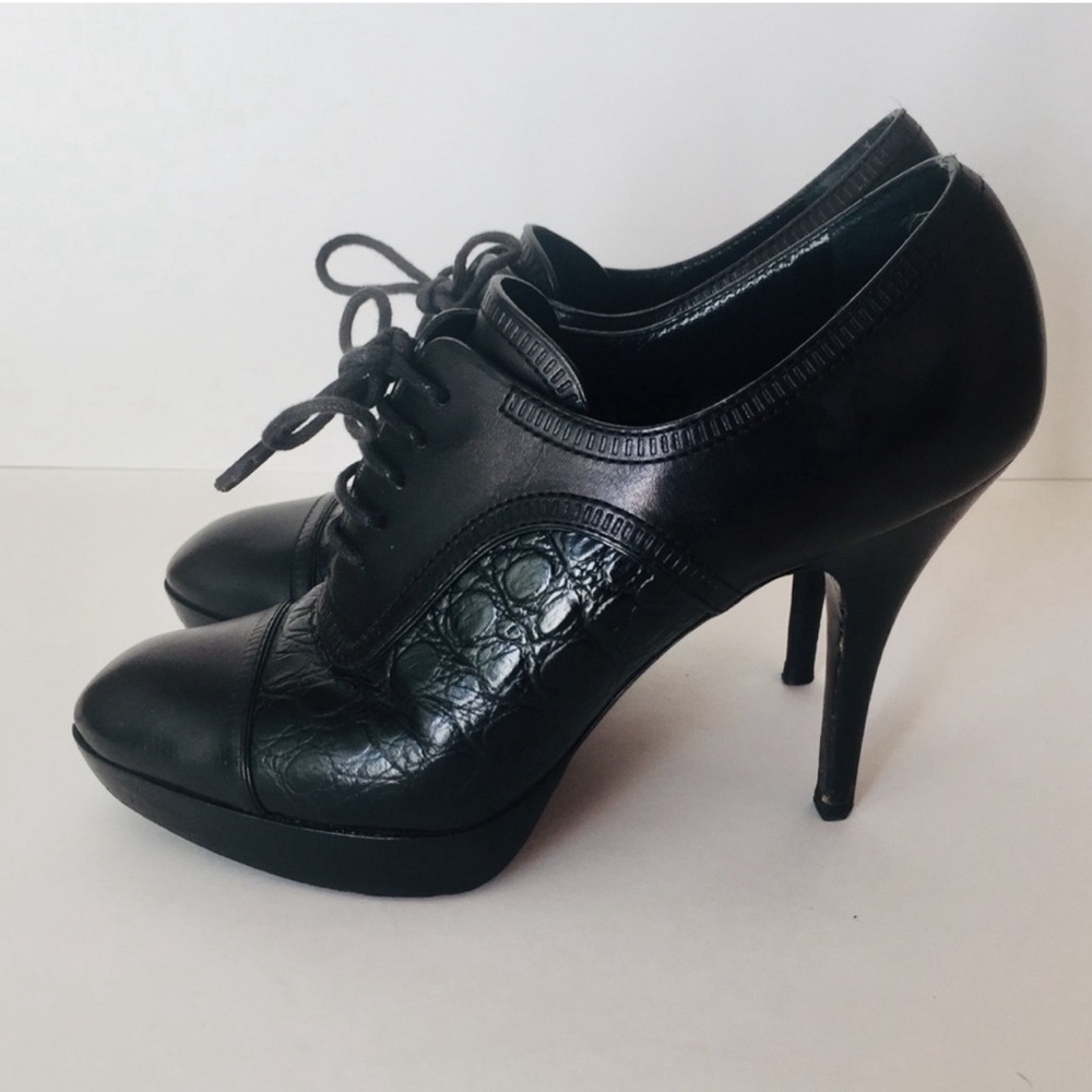 LOUIS VUITTON Black Leather Heel